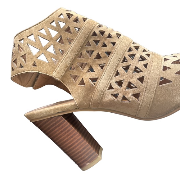 Nature Breeze Tan Suede Booties Sz 10 Laser Cutout Designs Open Toe 4 1/2” - Picture 11 of 12